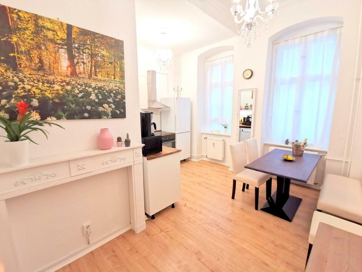 Kvh By Rockchair L Superhost Status L Boxspringbett Am Schloss Charlottenburg Welcomes You! * Berlino