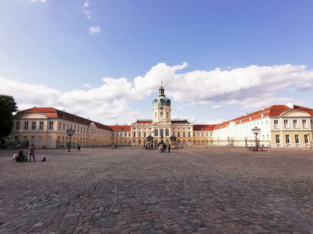 Kvh By Rockchair L Superhost Status L Boxspringbett Am Schloss Charlottenburg Welcomes You! Appartamento *